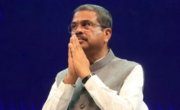 ପାଠ୍ୟପୁସ୍ତକ ତ୍ରୁଟି ବିବାଦକୁ ନେଇ ଓଡ଼ିଶାରେ ରାଜନୈତିକ ଚର୍ଚ୍ଚା, କକ୍ରୋଚ୍ ପାର୍ଟି, ଅଭିଜିତ୍ ଦିପକେ, ମୋହନ ମାଝୀ ଓ ଶିକ୍ଷା ପ୍ରସଙ୍ଗ ସମ୍ପର୍କିତ ପ୍ରତୀକାତ୍ମକ ଚିତ୍ର।